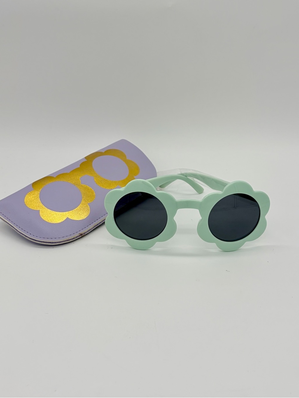 Women’s Oui Fresh Daisy Sunglasses with Mint Green Frames and Purple Gold Case
